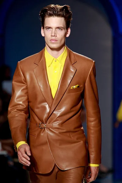 Look 34